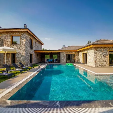 Diamond Villa