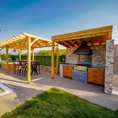 Diamond Villa *